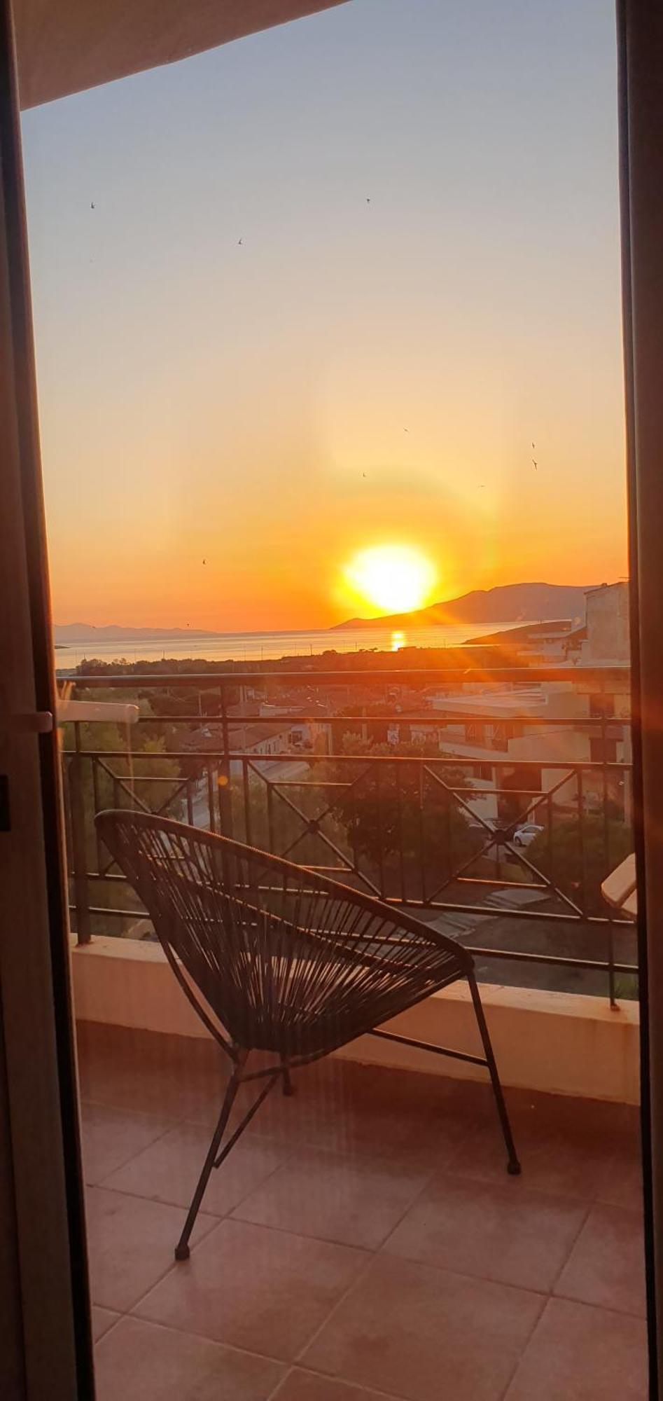 Sea & Mountain Apartment Close To Port And City Lavrion Exterior photo